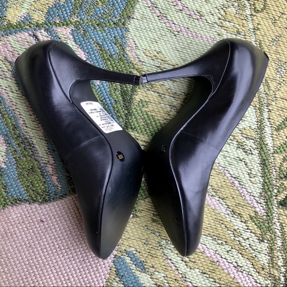 Jessica Simpson • 8M Black Angelah Pump - Picture 4 of 7